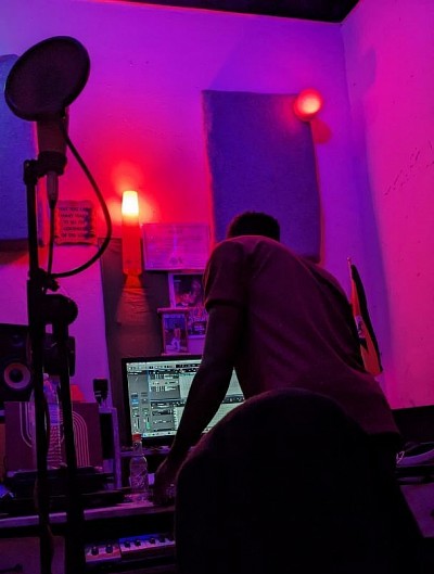 SINAMINY PRO in studio